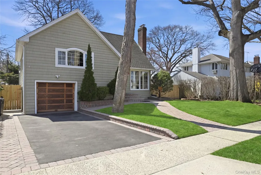 5 Hawthorne Avenue Merrick NY 11566