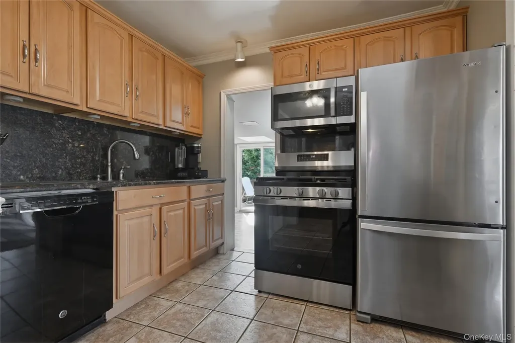 5 Hawthorne Avenue Merrick NY 11566