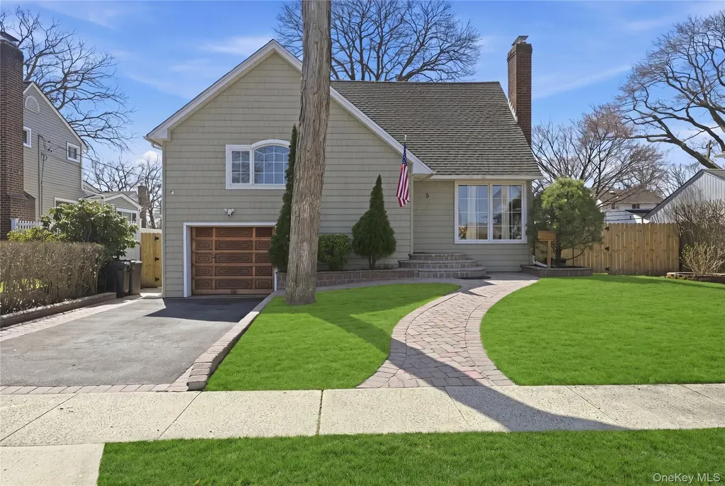 5 Hawthorne Avenue Merrick NY 11566