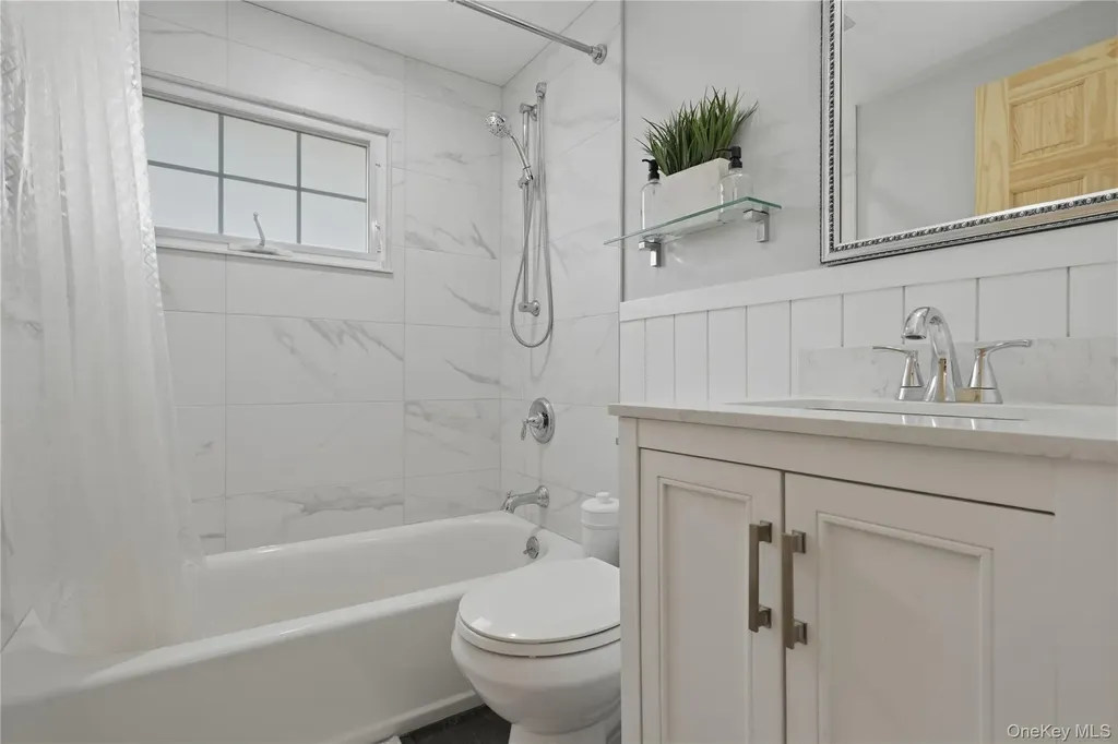 5 Hawthorne Avenue Merrick NY 11566