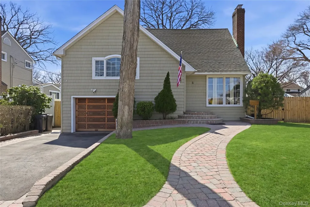 5 Hawthorne Avenue Merrick NY 11566