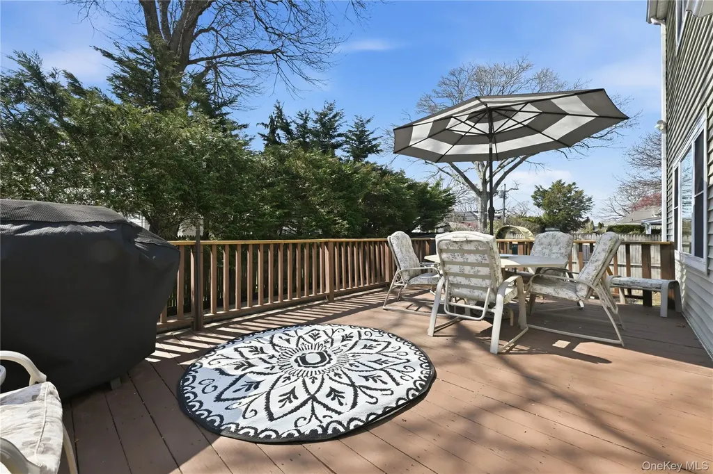 5 Hawthorne Avenue Merrick NY 11566