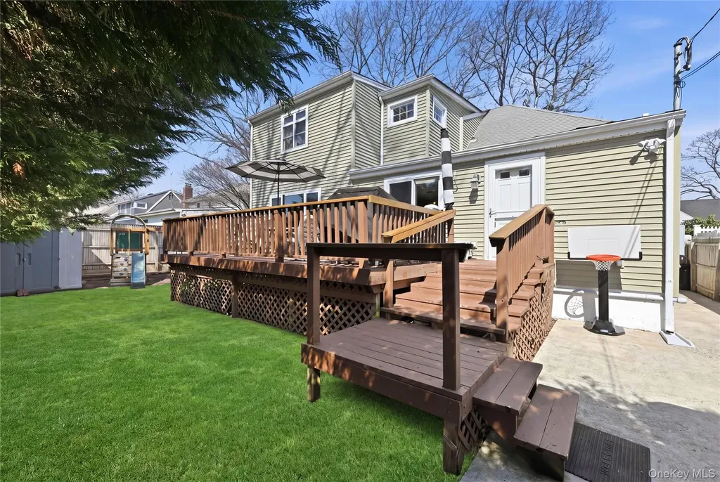5 Hawthorne Avenue Merrick NY 11566