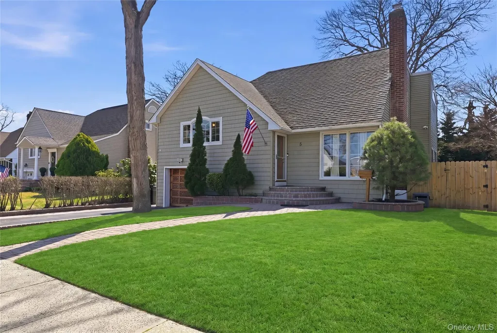 5 Hawthorne Avenue Merrick NY 11566