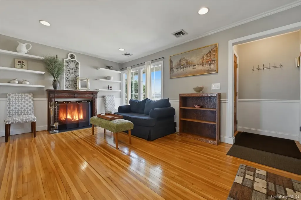 5 Hawthorne Avenue Merrick NY 11566