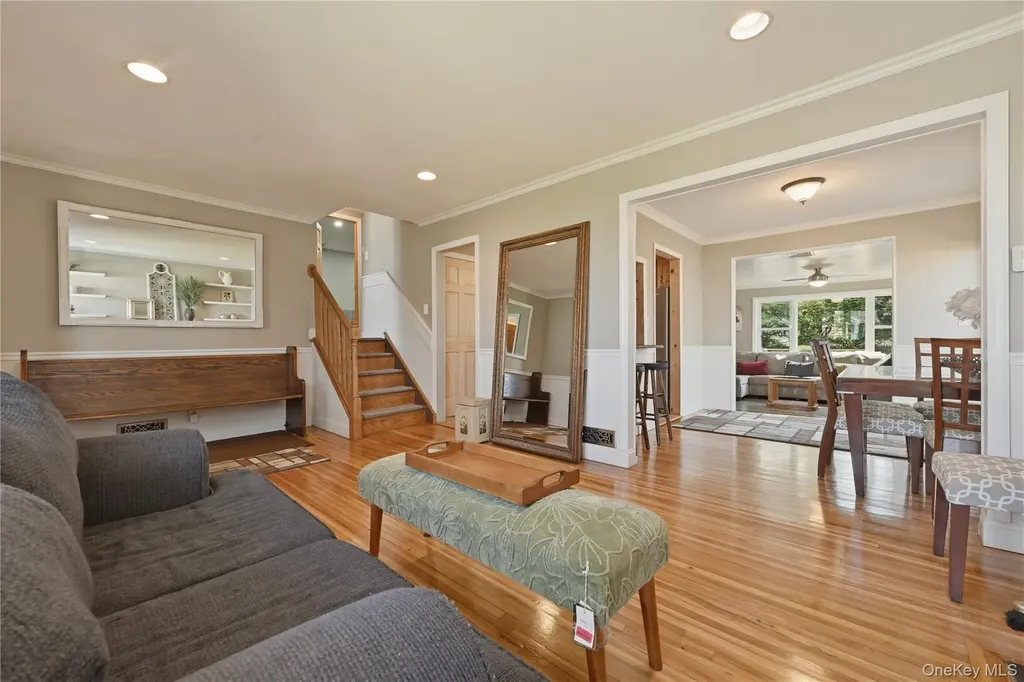5 Hawthorne Avenue Merrick NY 11566