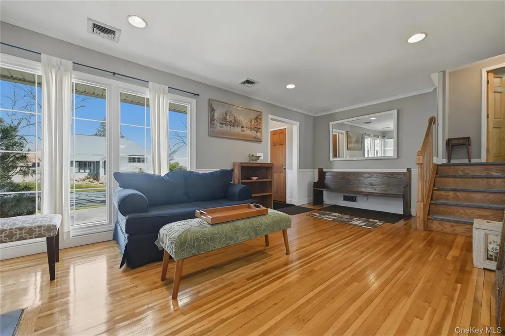 5 Hawthorne Avenue Merrick NY 11566