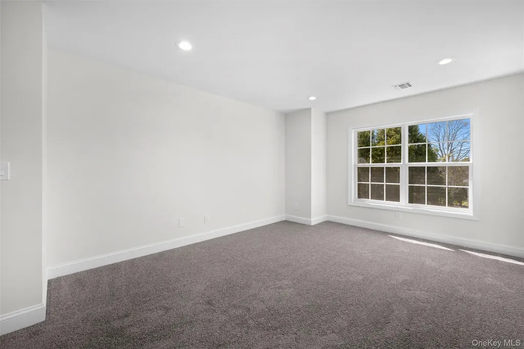 108 Maya Circle Central Islip NY 11722