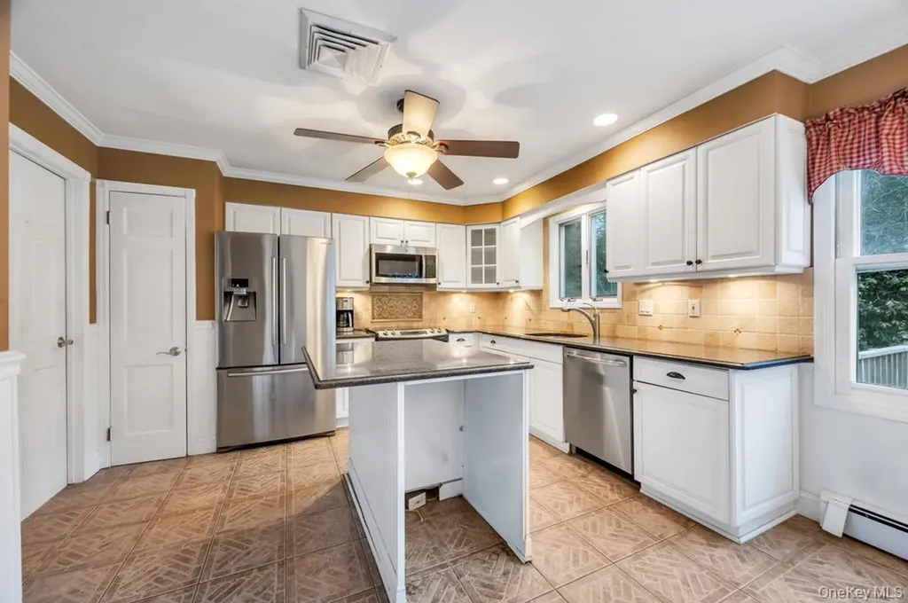 330 Edgewood Avenue Smithtown NY 11787