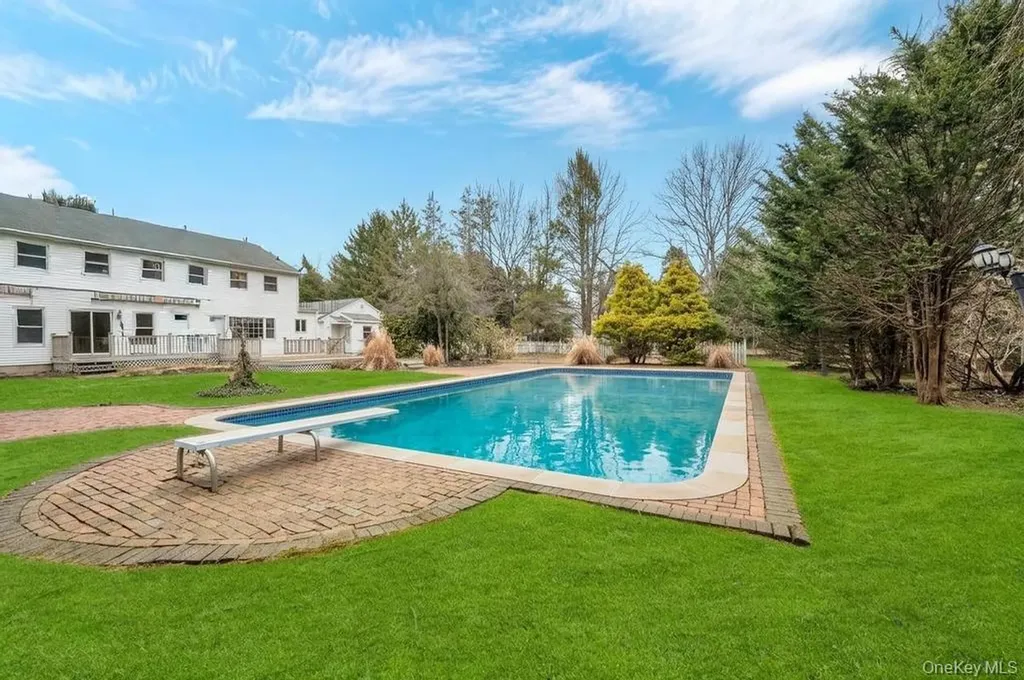 330 Edgewood Avenue Smithtown NY 11787