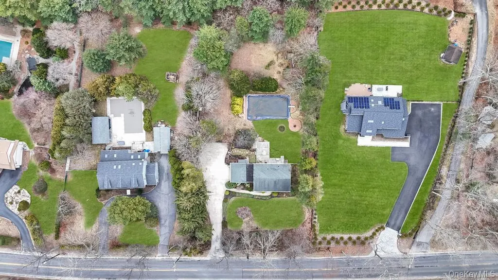330 Edgewood Avenue Smithtown NY 11787