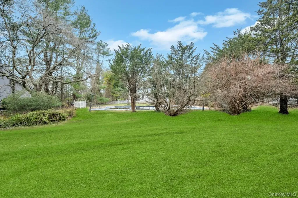 330 Edgewood Avenue Smithtown NY 11787