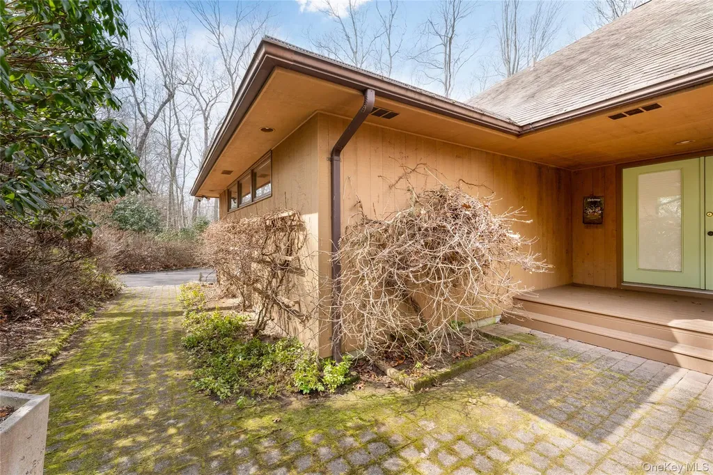 10 Hunters Trail Wading River NY 11792
