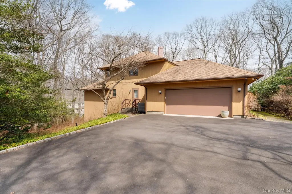 10 Hunters Trail Wading River NY 11792