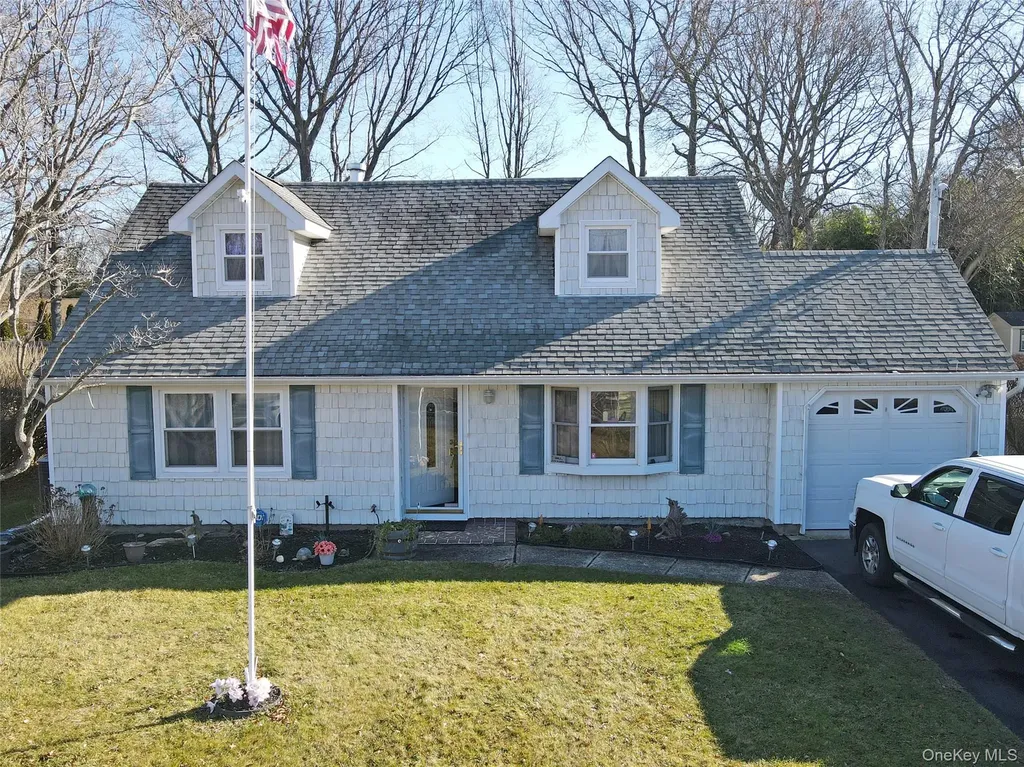 359 Randall Road Ridge NY 11961