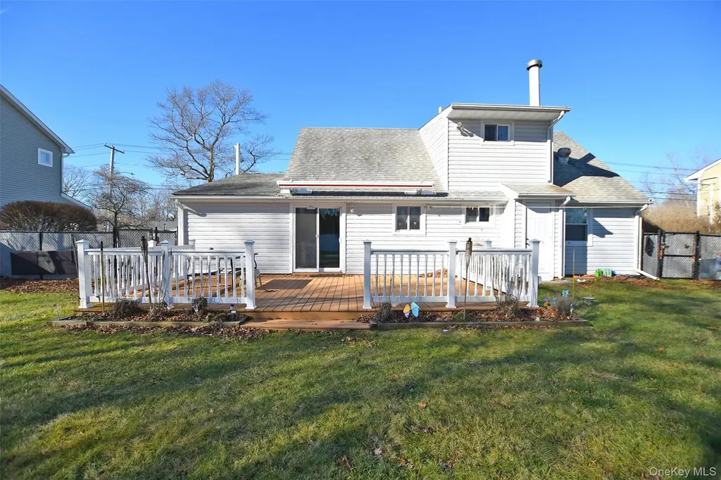 359 Randall Road Ridge NY 11961