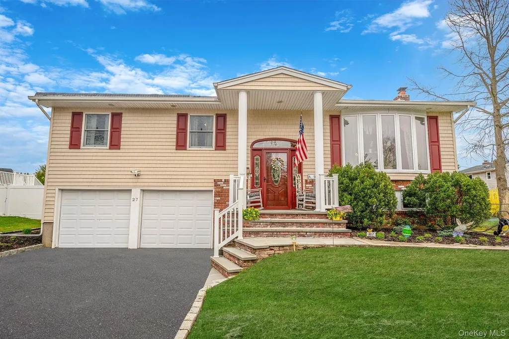 27 Spencer Way Kings Park NY 11754