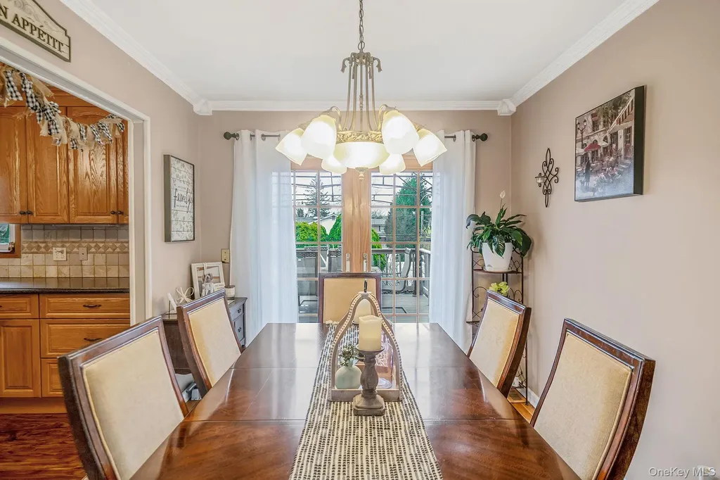 27 Spencer Way Kings Park NY 11754