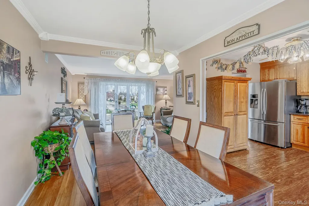 27 Spencer Way Kings Park NY 11754