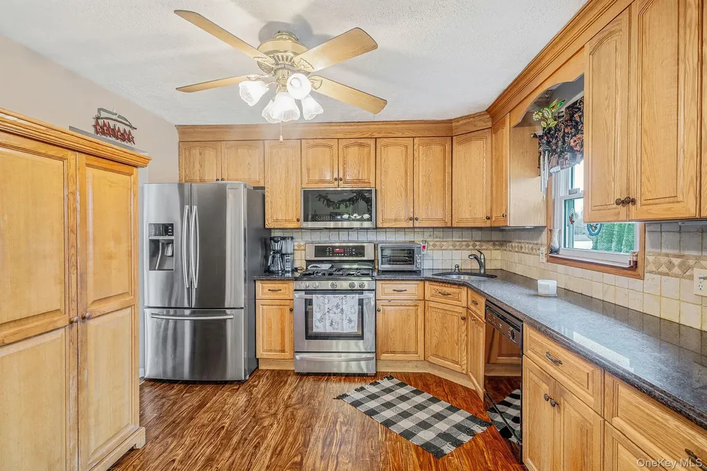 27 Spencer Way Kings Park NY 11754