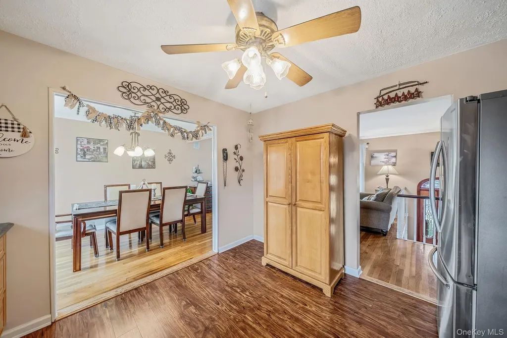 27 Spencer Way Kings Park NY 11754