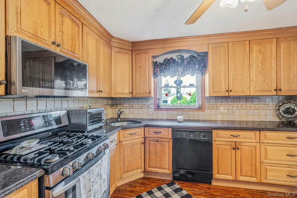 27 Spencer Way Kings Park NY 11754