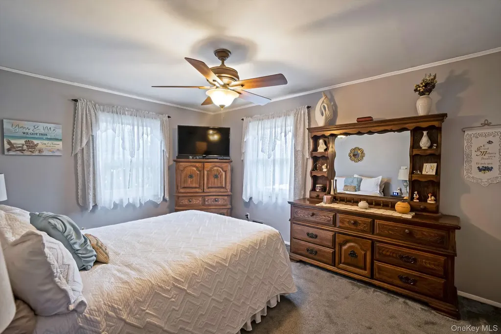 27 Spencer Way Kings Park NY 11754