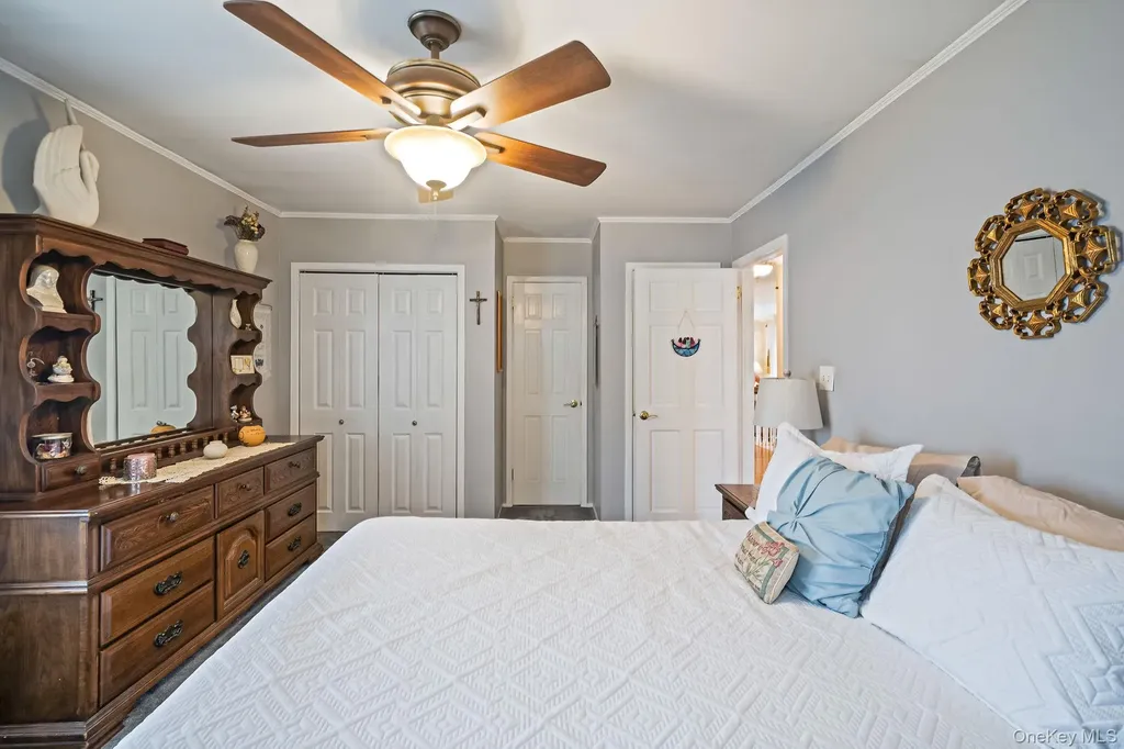27 Spencer Way Kings Park NY 11754