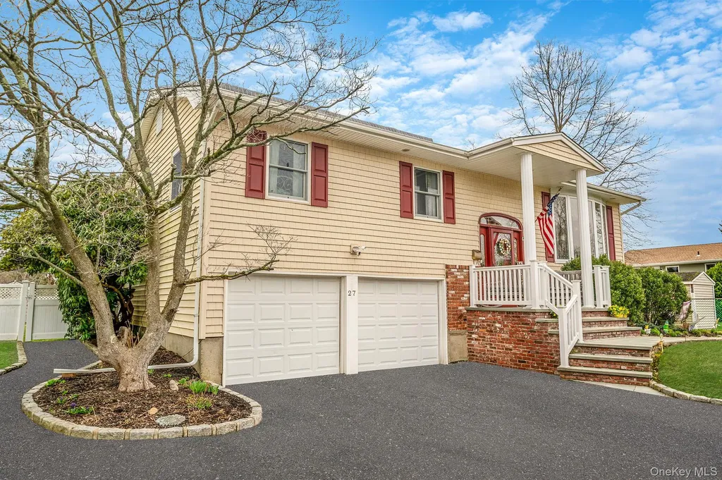 27 Spencer Way Kings Park NY 11754