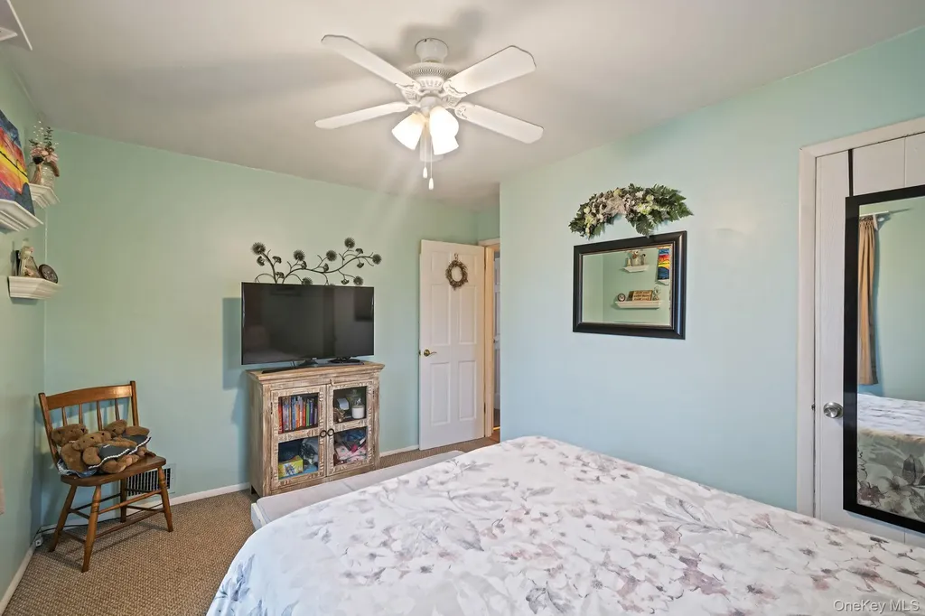 27 Spencer Way Kings Park NY 11754