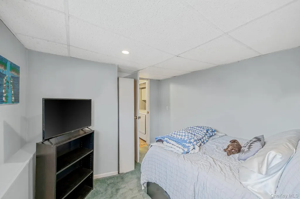 27 Spencer Way Kings Park NY 11754