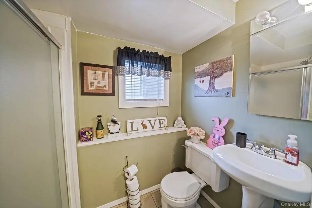 27 Spencer Way Kings Park NY 11754