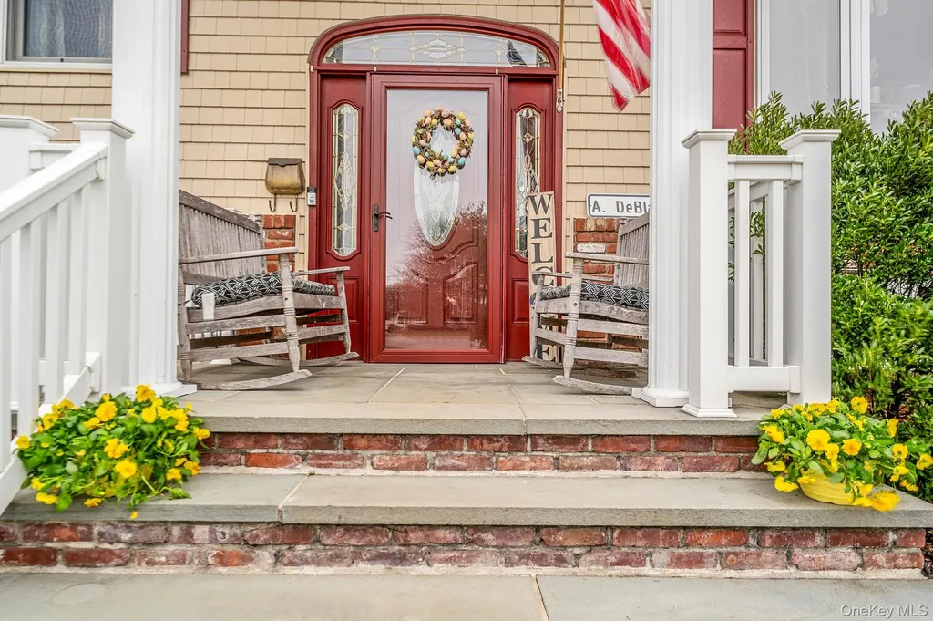 27 Spencer Way Kings Park NY 11754