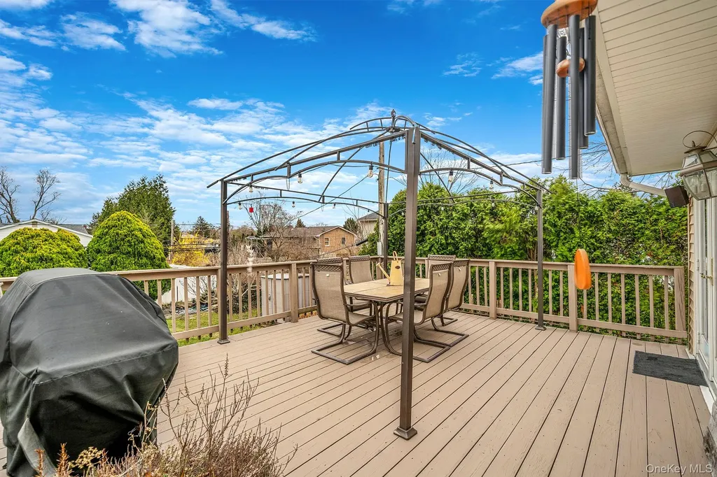 27 Spencer Way Kings Park NY 11754