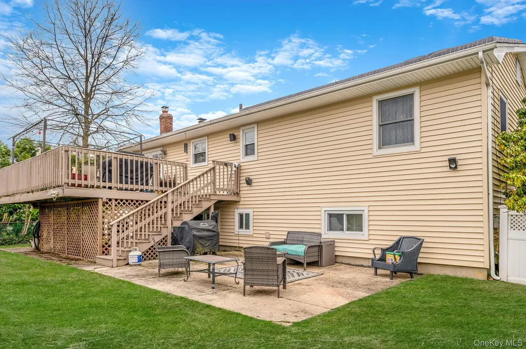 27 Spencer Way Kings Park NY 11754