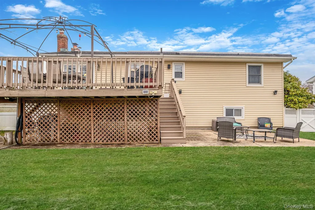 27 Spencer Way Kings Park NY 11754