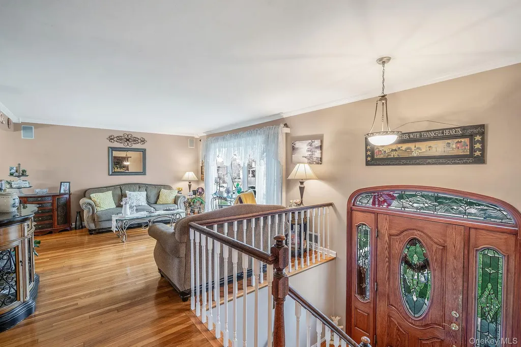 27 Spencer Way Kings Park NY 11754