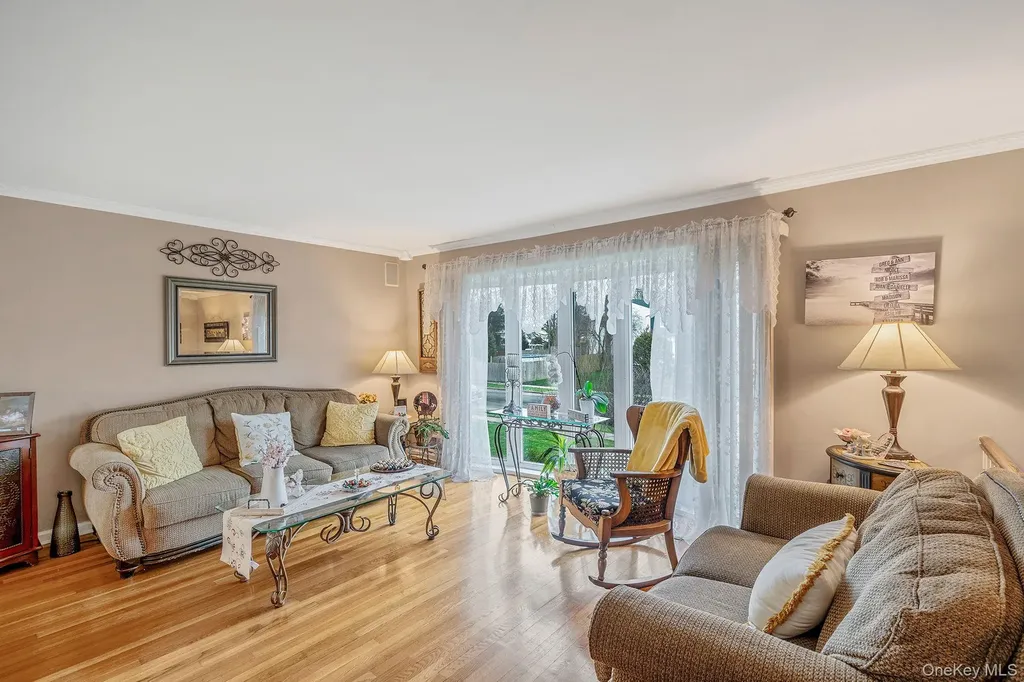 27 Spencer Way Kings Park NY 11754