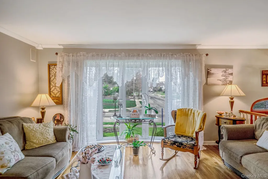 27 Spencer Way Kings Park NY 11754