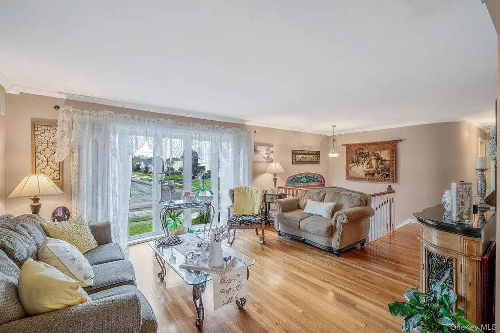 27 Spencer Way Kings Park NY 11754