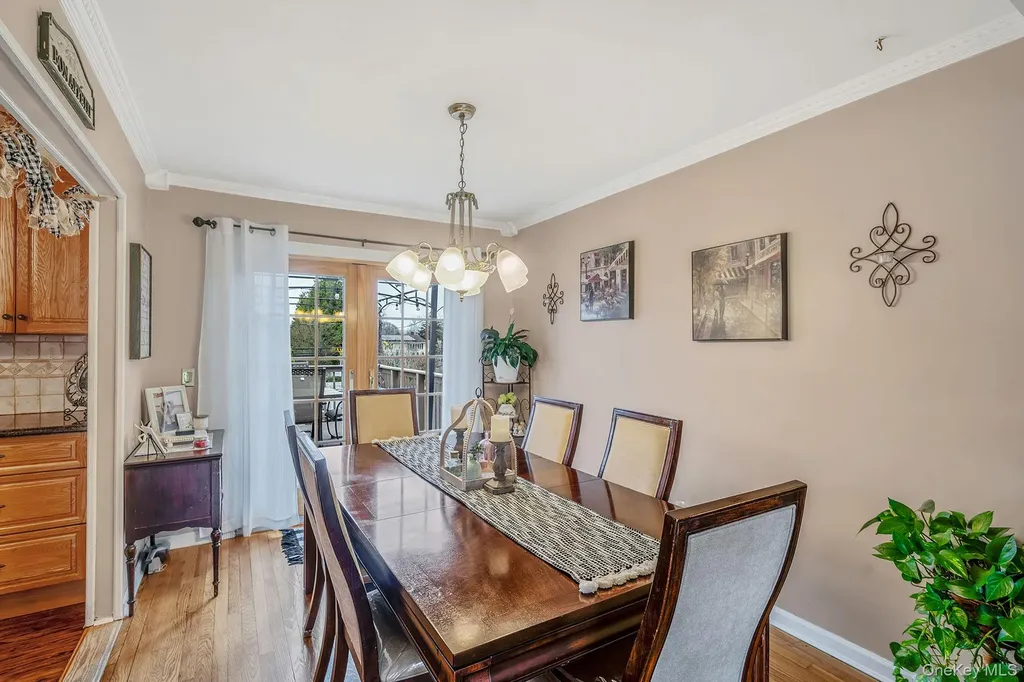27 Spencer Way Kings Park NY 11754