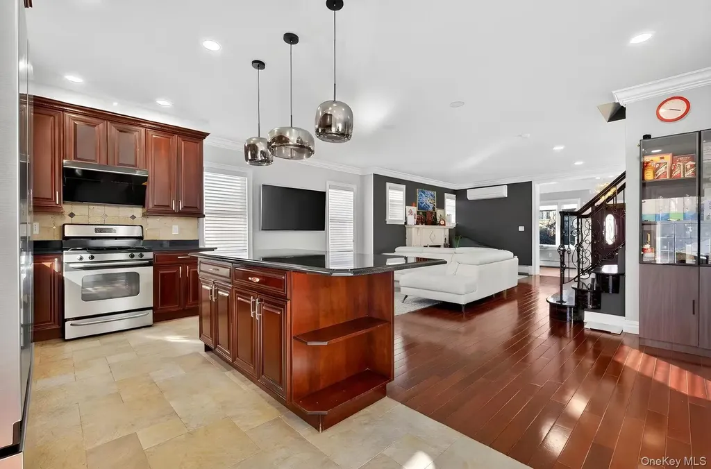 4122 169th Street Flushing NY 11358