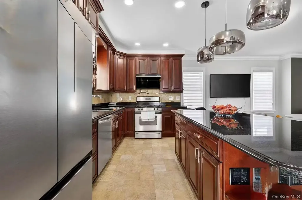 4122 169th Street Flushing NY 11358