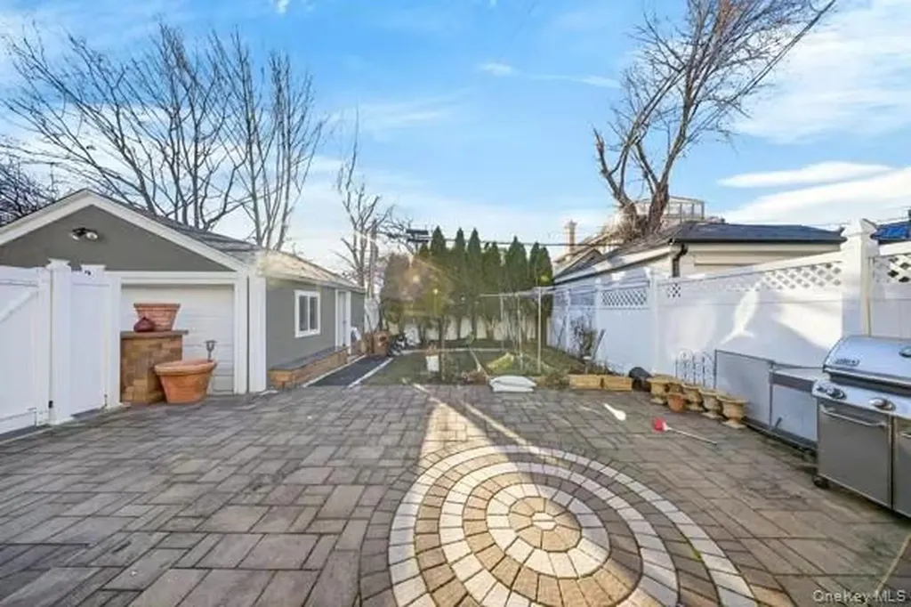 4122 169th Street Flushing NY 11358