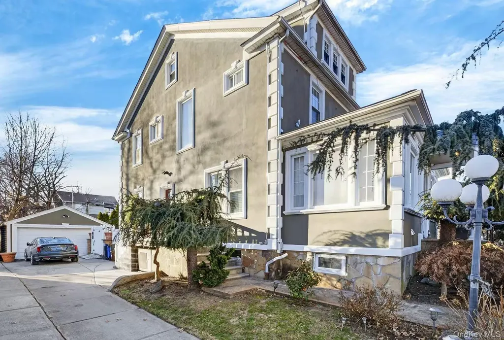 4122 169th Street Flushing NY 11358