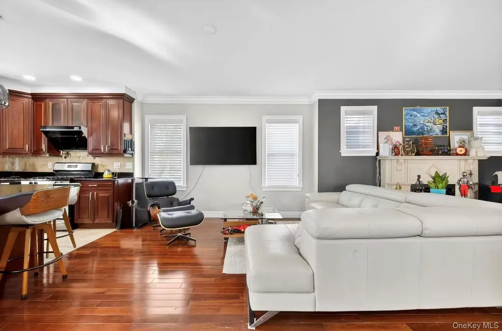 4122 169th Street Flushing NY 11358
