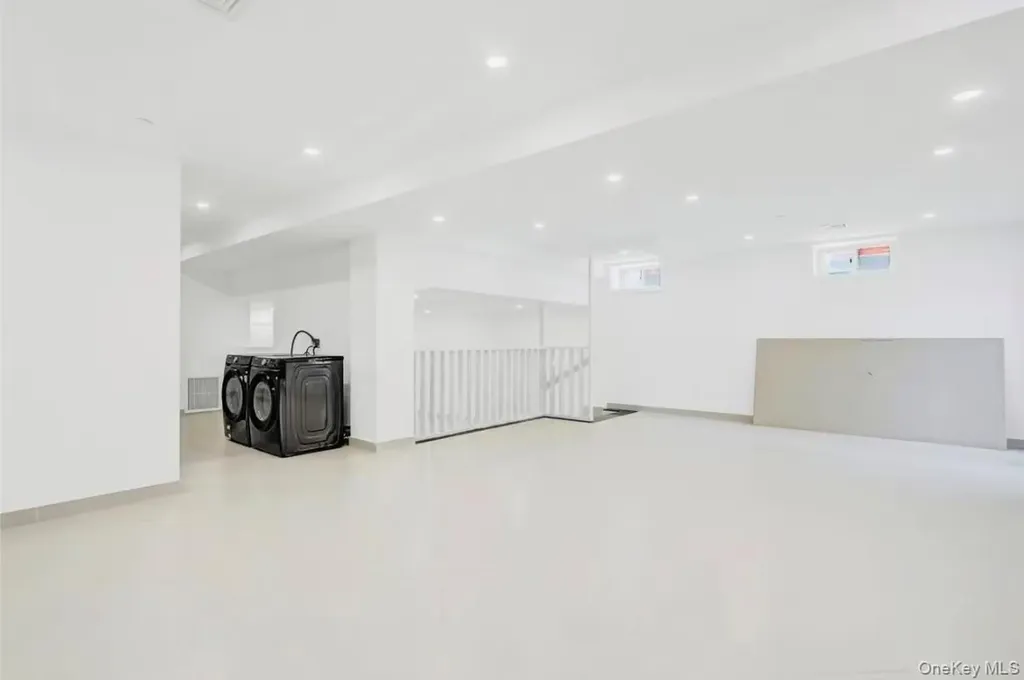 157-49 Rose Avenue Flushing NY 11355