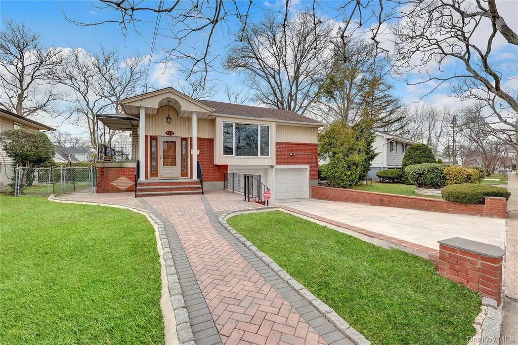 125 Marcus Avenue New Hyde Park NY 11040