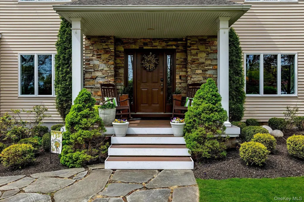 263 Old Commack Road Kings Park NY 11754