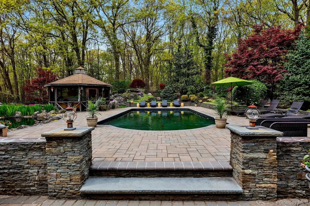 263 Old Commack Road Kings Park NY 11754